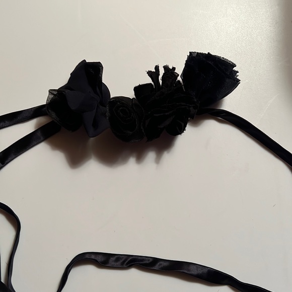 NWOT ribbon tie belt with flower detail
